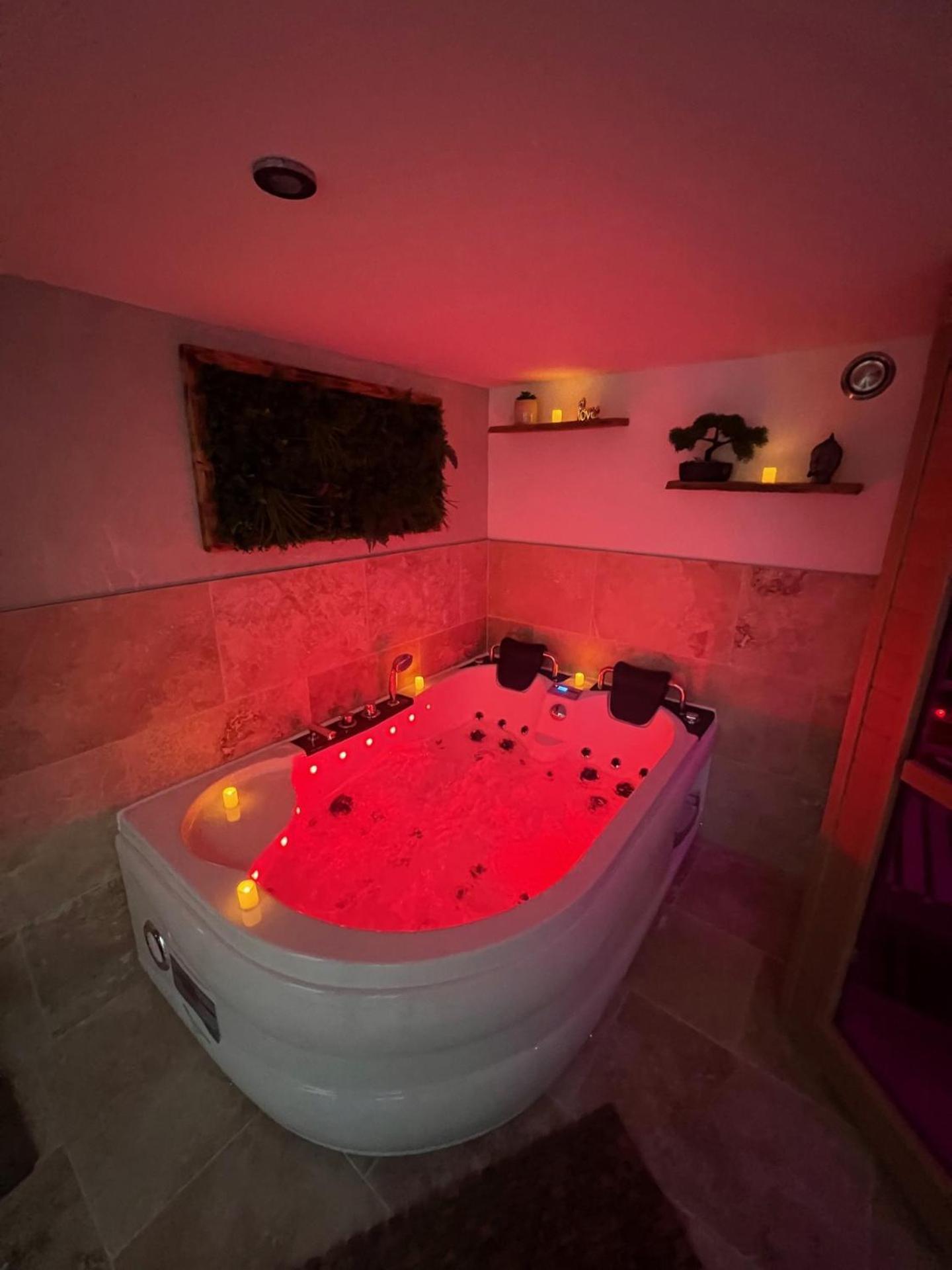 Alba Spa "Love Jacuzzi Sauna" Villefranche-de-Lauragais Ngoại thất bức ảnh